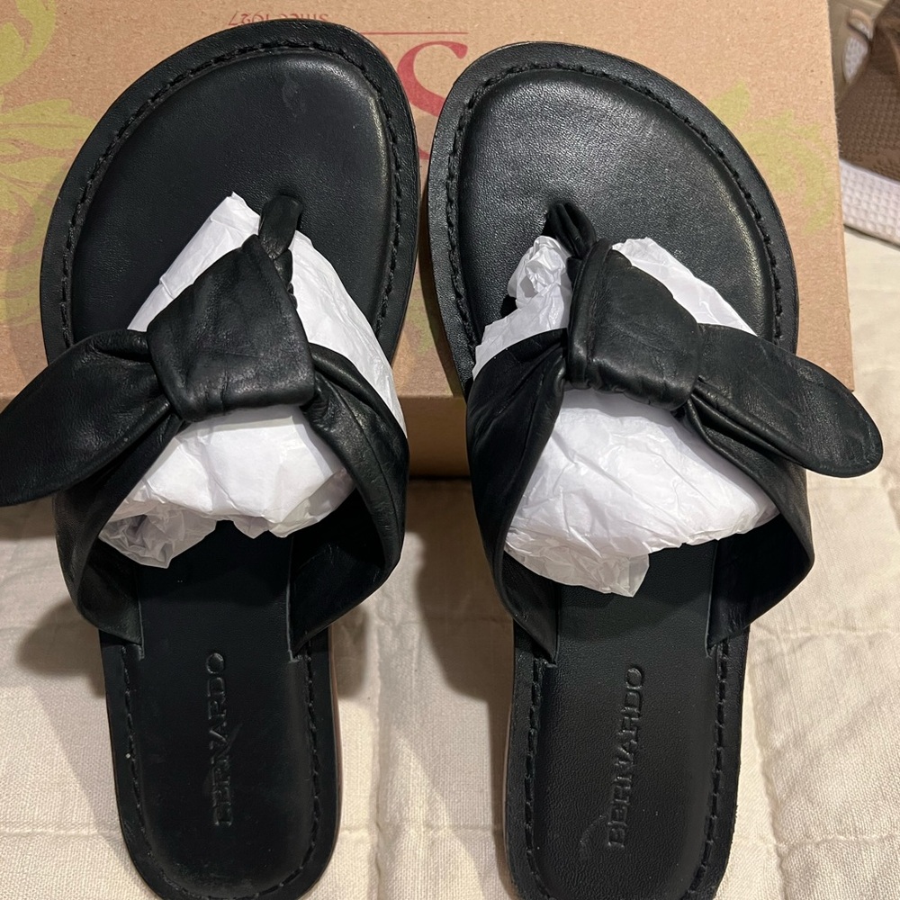 Bernardo Women's Black Leather Sandals size 9